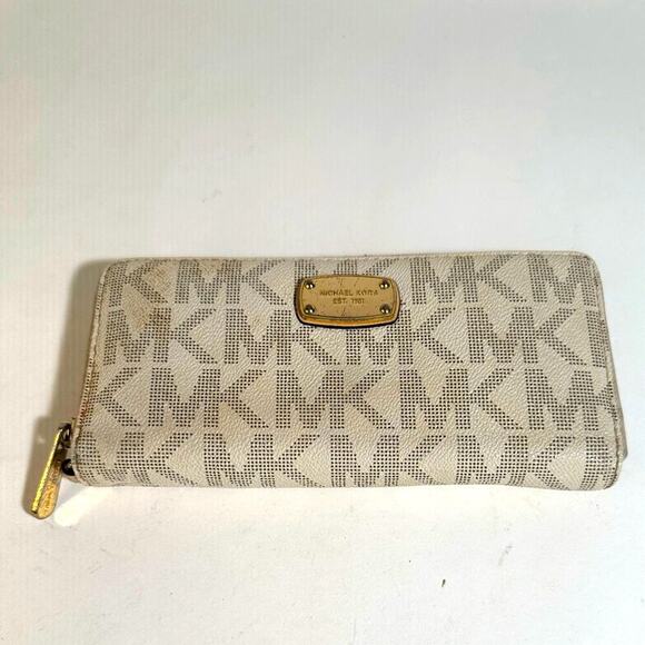 Michael Kors Monogrammed Jet Set Zip Wallet - Picture 1 of 5